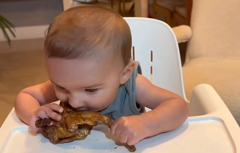 Gabriela explica que a escolha n&atilde;o &eacute; por 'excentricidade', mas para estimular os sentidos de Filippo desde cedo/ Reprodu&ccedil;&atilde;o/Instagram @gabimuxagata