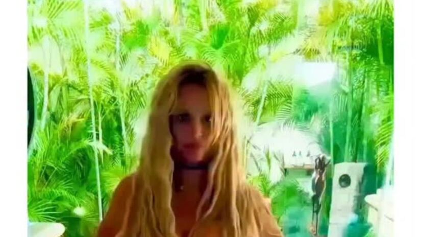 Cantora explica pausa em vídeos de dança após sofrer lesão e quebrar o dedo do pé duas vezes/Instagram