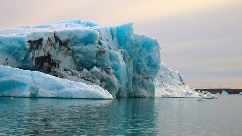 O continente mais isolado do mundo guarda registros climáticos de milhões de anos. É como uma cápsula do tempo gelada. / Pixabay