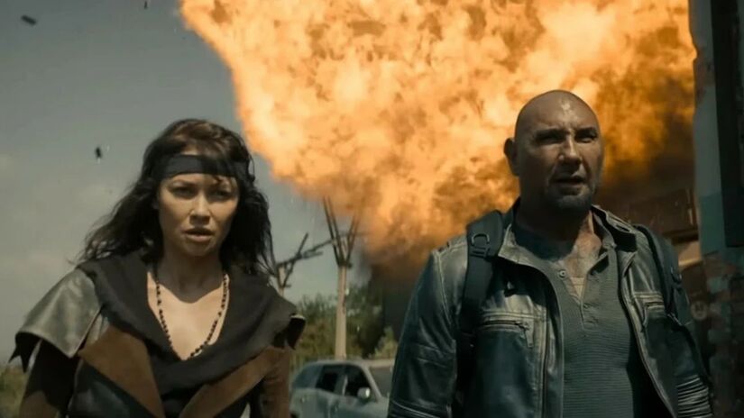 'Caçadores do Fim do Mundo', com Dave Bautista e Olga Kurylenko também é um dos destaques de março (Divulgação)