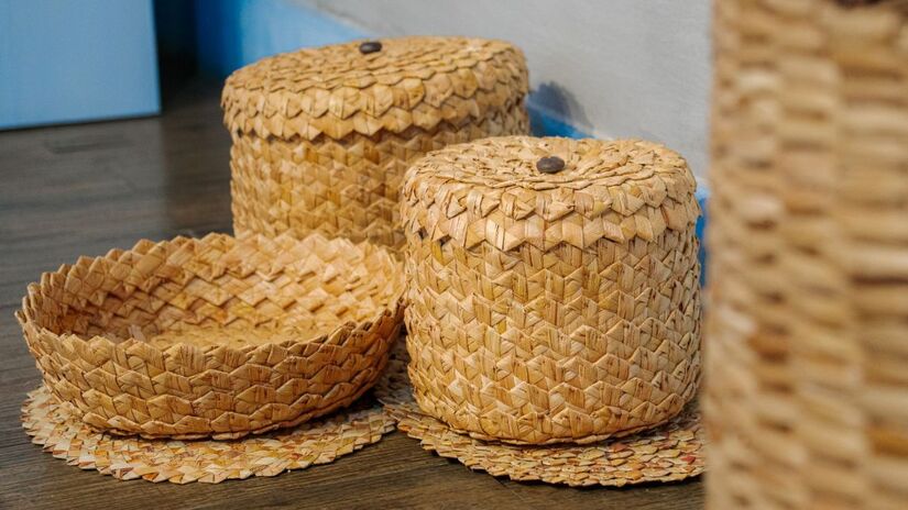 Embarcação confeccionada em guapuruvu simboliza saberes ligados à navegação e à pesca artesanal/Divulgação/PMSS