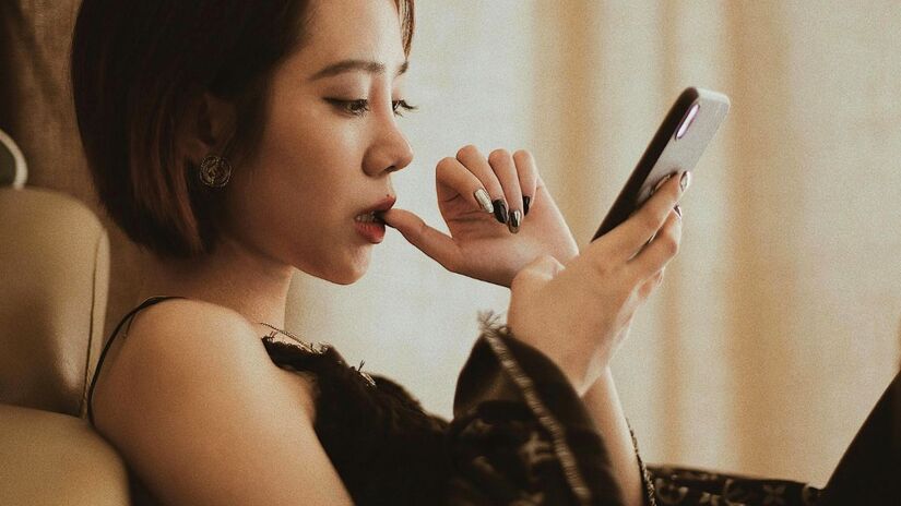 O fim do suporte não significa que o celular para de funcionar, mas sim que ele deixará de receber defesas contra hackers e novos vírus descobertos após 2026/Pexels