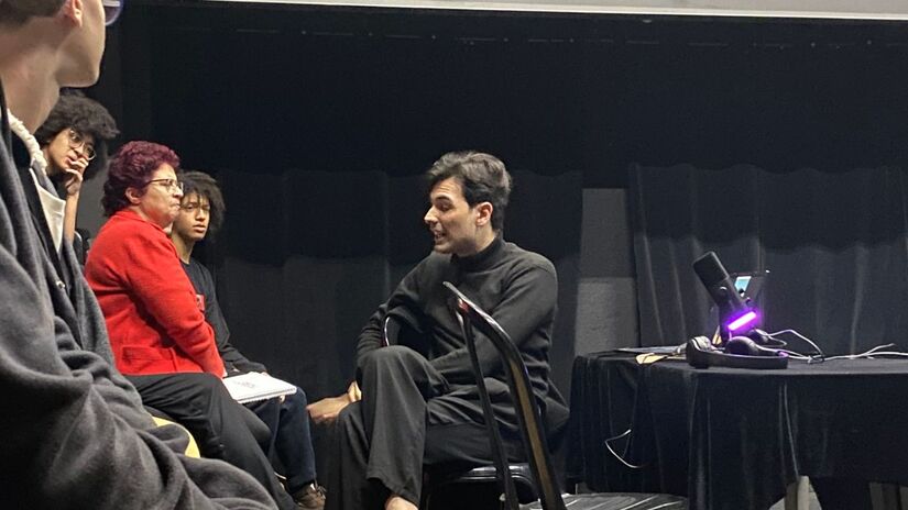 Santos já revelou grandes nomes da dublagem nacional, como Sílvio Navas e Marco Antônio Abreu  prova de que a Baixada Santista também pode ser um polo da área. Reprodução