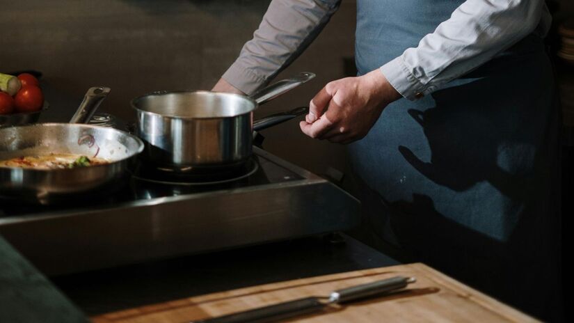 Formação inclui pré-preparo, corte e higienização de alimentos /Pexels