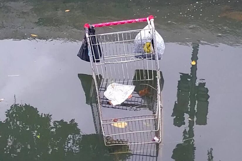 O que deveria servir apenas para drenagem e controle de enchentes também virou alvo de descarte irregular/Jonatas Oliveira - DL