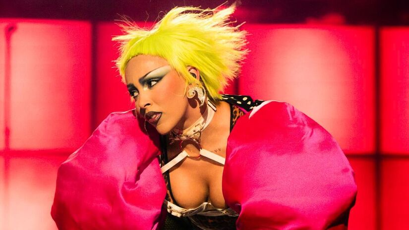 A parceria de Doja Cat com a gigante da maquiagem já rendeu momentos virais/Instagram