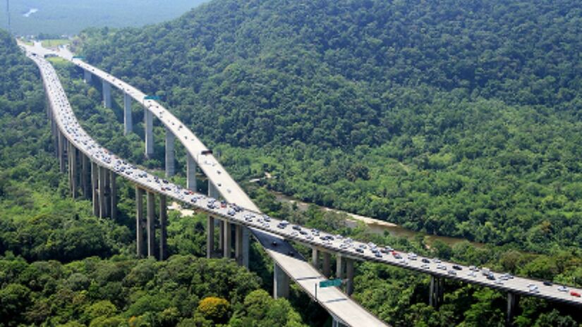 A Rodovia dos Imigrantes (SP-160) liga a capital paulista à Baixada Santista em um trajeto de 58,5 quilômetros /Ecovias
