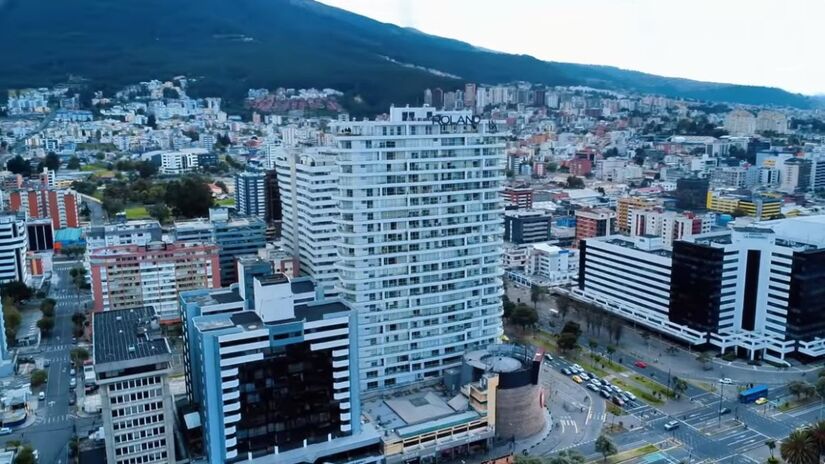  Ao seu redor concentram-se monumentos ic&ocirc;nicos, como o Pal&aacute;cio de Carondelet e a Catedral Metropolitana  (Reprodu&ccedil;&atilde;o/YouTube/Imagem Meramente Ilustrativa)