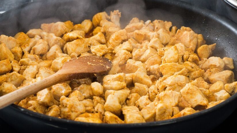 Costuma ter menor teor de gordura saturada em comparação a muitas carnes vermelhas / Pixabay