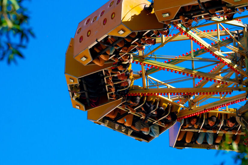 O Evolution, uma das atrações radicais do Hopi Hari / Reprodução