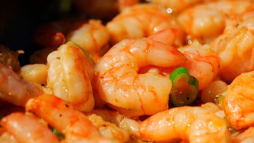 Durante a Quaresma, a Igreja Católica orienta a abstinência de carne vermelha, mas permite o consumo de peixes e frutos do mar. Pixabay