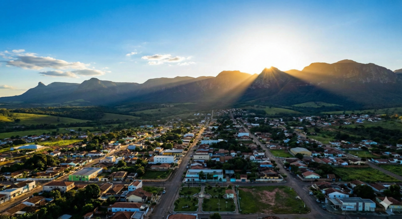 O sol nasce tarde em Aurora do Tocantins por causa da serra / Gemini