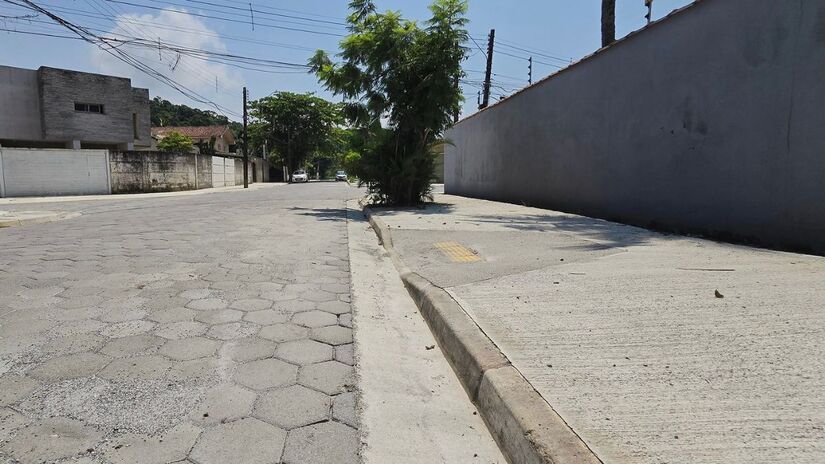 Novas calçadas em concreto garantem acessibilidade aos moradores/PMG