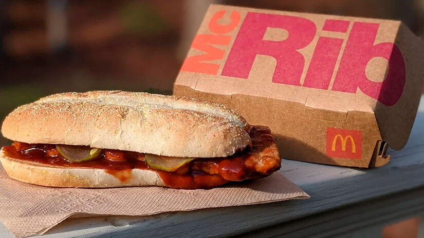 McRib (Alemanha): sanduíche de carne suína com molho barbecue disponível o ano todo. (divulgação)