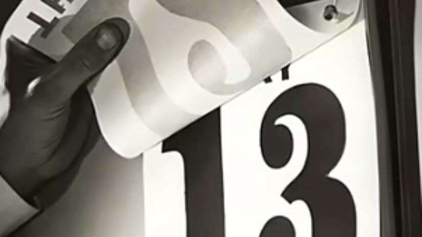 Na sexta-feira 13, a curiosidade ganha destaque, revelando como crenças populares influenciam decisões urbanas até mesmo em uma das cidades mais modernas do mundo. Captura de tela/YouTube/@zackdfilms
