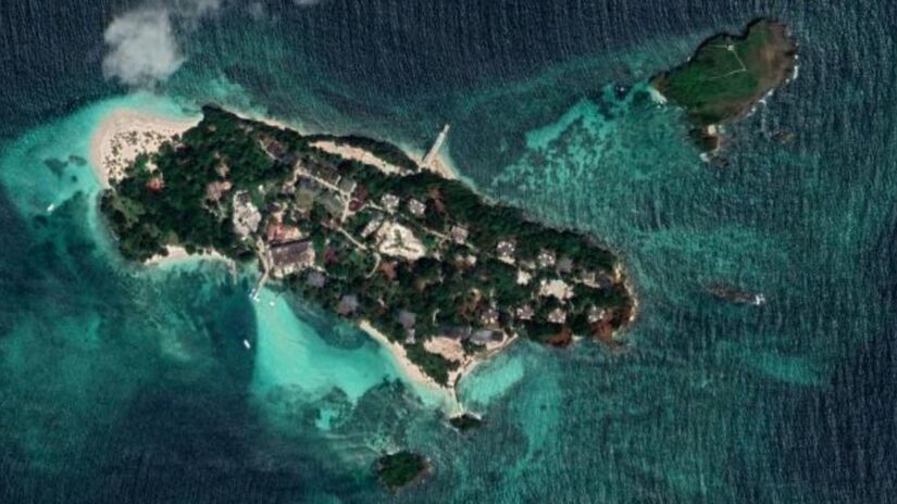 A vegetação tropical preservada emoldura a paisagem natural da ilha / ФаПс/Wikimedia Commons