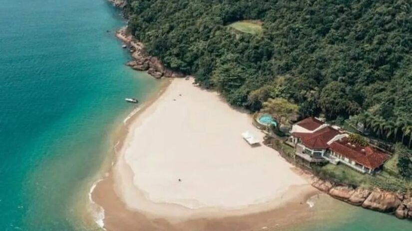 Um empresário milionário adquiriu a Ilha Almada no litoral norte de SP (Mega Leilões/Divulgação)