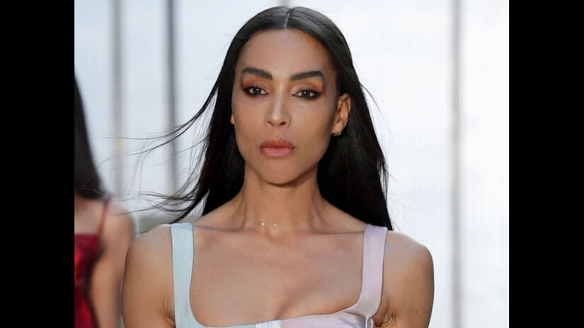 A história pessoal da modelo é frequentemente associada a temas de identidade e superação / Reprodução/Instagram