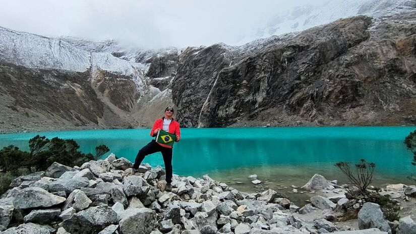 A culinária local foi combustível essencial para a travessia. Entre sopas nutritivas e variedades de batatas, a dupla experimentou o tradicional cuy, iguaria andina rica em proteínas que ajuda a manter a energia em condições extremas de frio/Marco Brandão