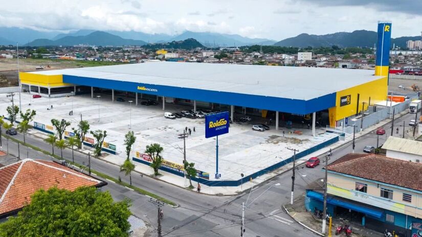 Além do atacado, o local contará com uma galeria integrada, composta por um conjunto de lojas e serviços anexos à unidade principal (Divulgação/Roldão Atacadista/Imagem Meramente Ilustrativa)