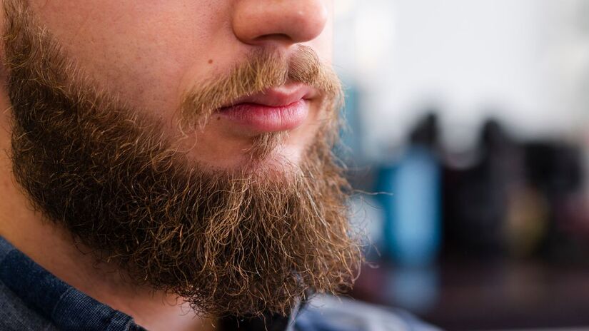 Os pesquisadores reforçam que o objetivo não é demonizar os barbudos, mas sim alertar para a higienização de equipamentos médicos/ Freepik