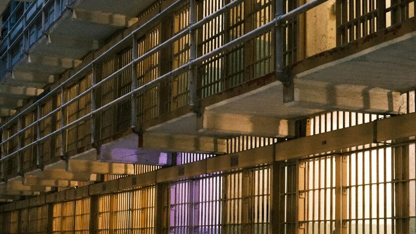 Presa em flagrante, suspeita foi encaminhada ao sistema prisional após operação considerada estratégica no combate ao crime organizado na Baixada Santista./Pexels