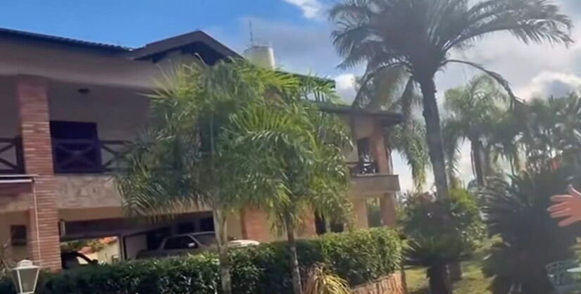 Localizadas em um dos condomínios mais exclusivos da região, as propriedades de Raul Gil formam um verdadeiro enclave de luxo. Reprodução/Instagram