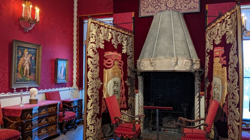 O museu mant&eacute;m a disposi&ccedil;&atilde;o original das obras conforme desejado por sua fundadora / Sintakso/Wikimedia Commons