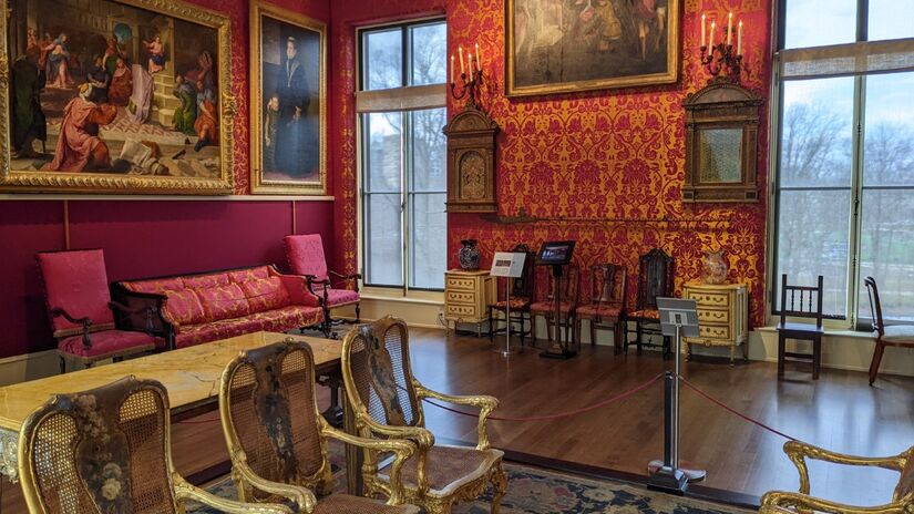 Al&eacute;m do acervo art&iacute;stico, o edif&iacute;cio em si &eacute; considerado uma obra de arte / Sintakso/Wikimedia Commons