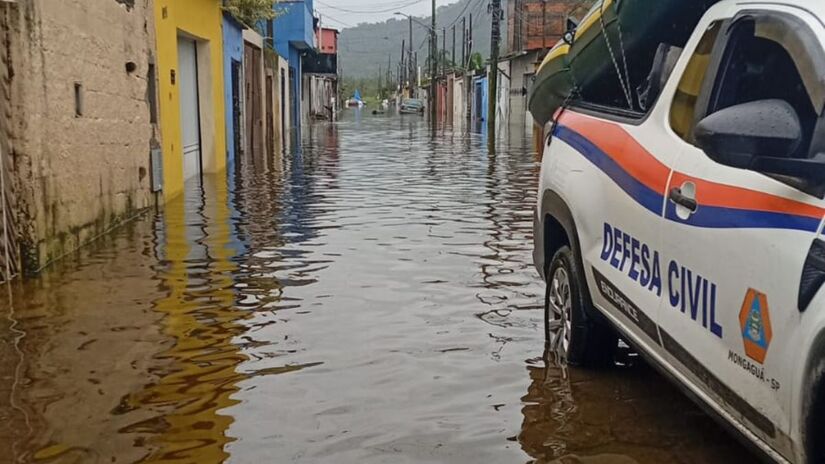 Ao menos 24 pessoas e seis cães foram acolhidos no abrigo municipal montado no Ginásio Arthurzão após os alagamentos. /Divulgação/PMI