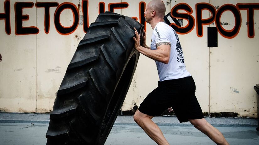 Outro exemplo de uso de pneu usado é na prática de esportes e atividades físicas / Pixabay