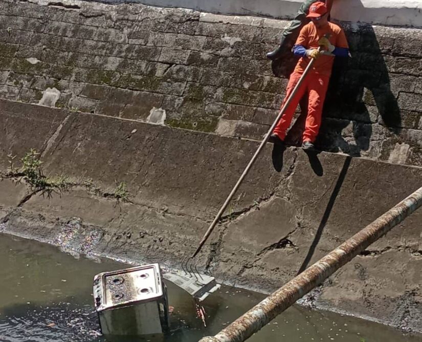 A limpeza envolve mais de 228 mil metros lineares de canais abertos e fechados/Divulgação