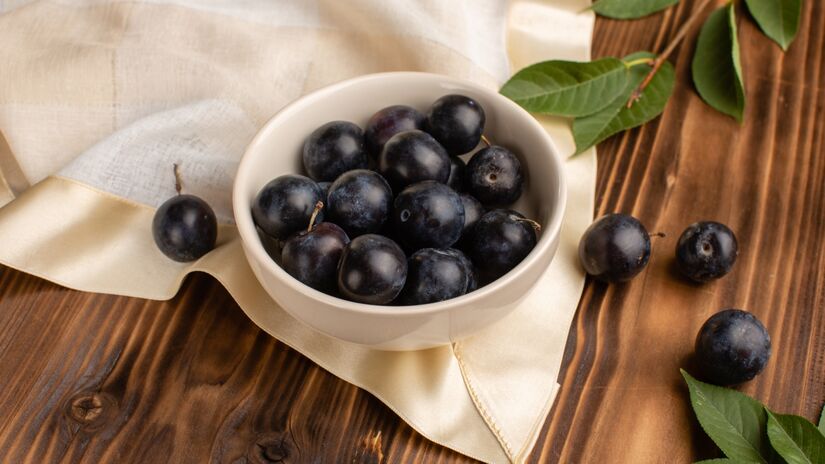 A fruta também apresenta impacto positivo no controle da glicemia e na resposta inflamatória do organismo / Freepik/KamranAydinov