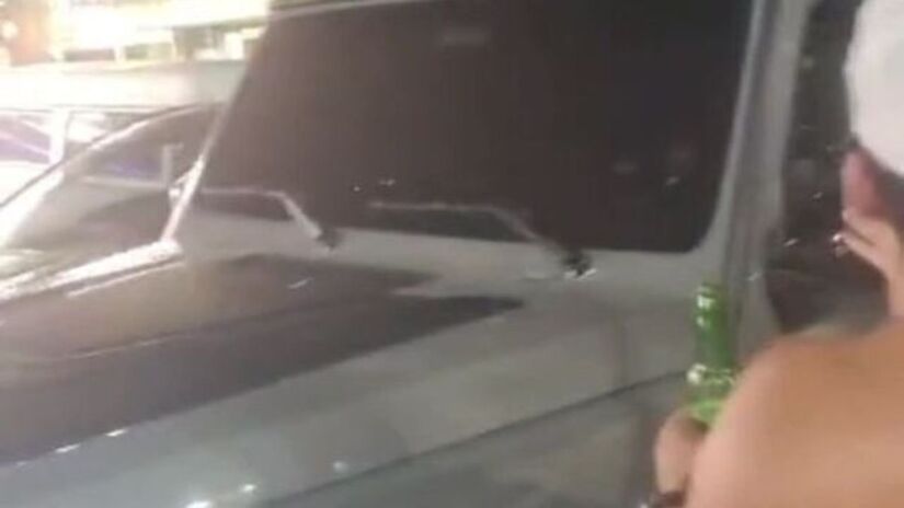 Jogador apareceu em quiosque na altura da Avenida Joaquim Montenegro/Reprodução/Luiz Henrique