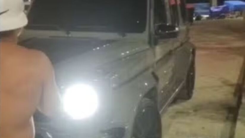 Modelo do carro é uma Mercedes G63 modificada pela Brabus/Reprodução/Luiz Henrique