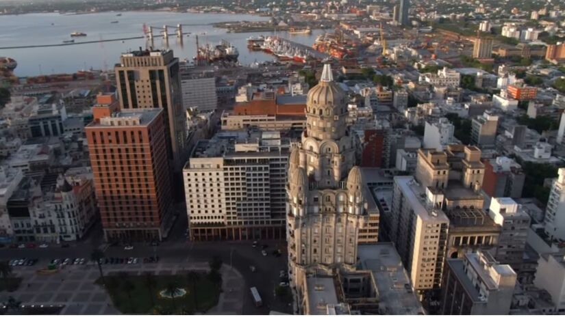 Enquanto Montevidéu é o destino perfeito para quem aprecia prédios antigos, museus profundos e a tranquilidade dos parques (Simple Voos/Youtube/Reprodução)
