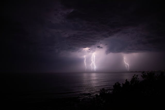 Durante a noite e a madrugada de quinta podem ocorrer novas tempestades na região / Pexels