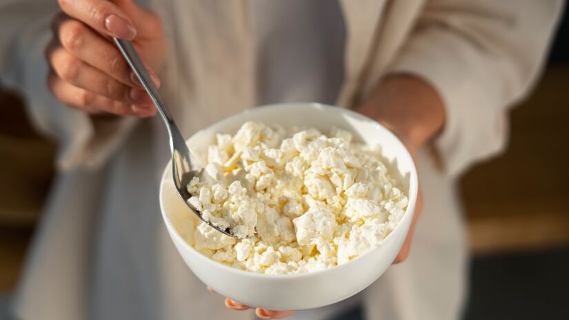 O queijo cottage se destaca por ser rico em proteínas e cálcio / Freepik