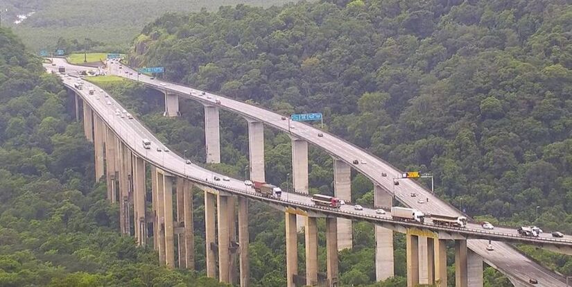 A vista natural que essas rodovias proporcionam é de tirar o fôlego / Ecovias