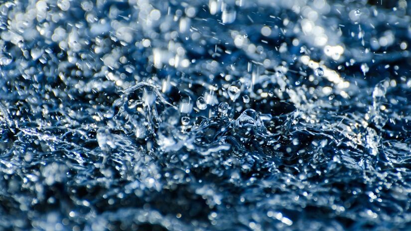 Entre camadas de rochas e sedimentos, a &aacute;gua subterr&acirc;nea sustenta comunidades e ecossistemas / Pixabay