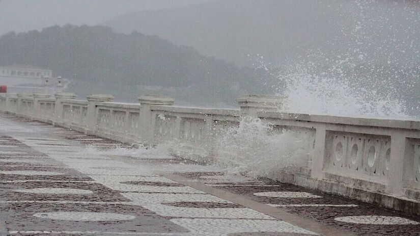 Há risco para ressaca no começo da semana por conta de frente fria e ZCAS / Nair Bueno - DL