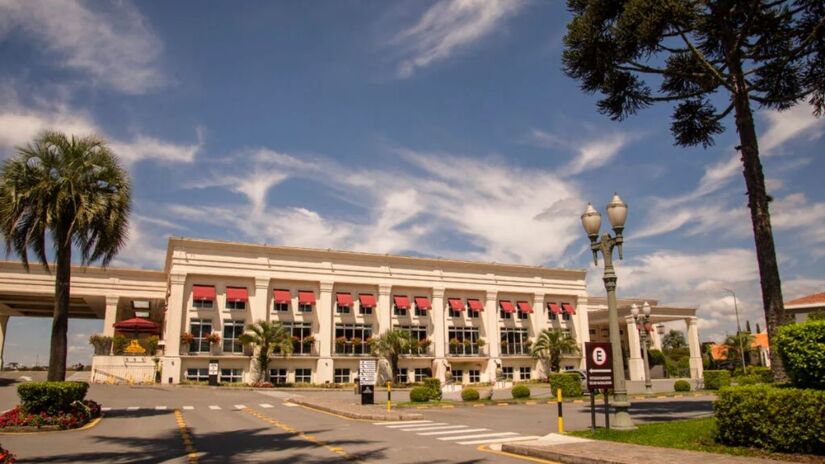 Fundado em 1963 com foco em polenta e frango, o restaurante cresceu junto com a cidade, transformando-se em um complexo com nove salões independentes/Divulgação/Munir Bucair
