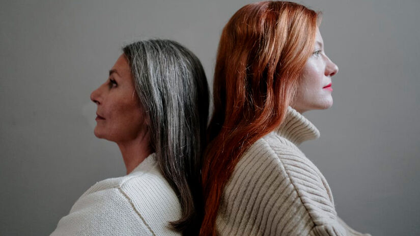 Ele é conhecido como "shampoo mágico" por disfarçar os primeiros fios brancos sem tintura. Pexels