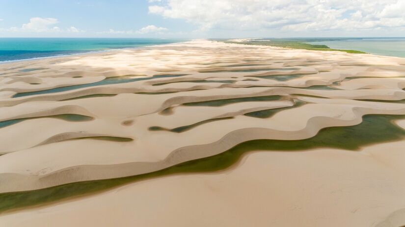 Canais sinuosos formam paisagens &uacute;nicas em meio &agrave; vegeta&ccedil;&atilde;o exuberante / Chico Rasta/MTur/Wikimedia Commons