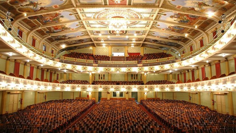 O Cine-Theatro Central é considerado um dos monumentos históricos que mais encantam com sua arquitetura imponente e atmosfera clássica (PMJF/Divulgação)