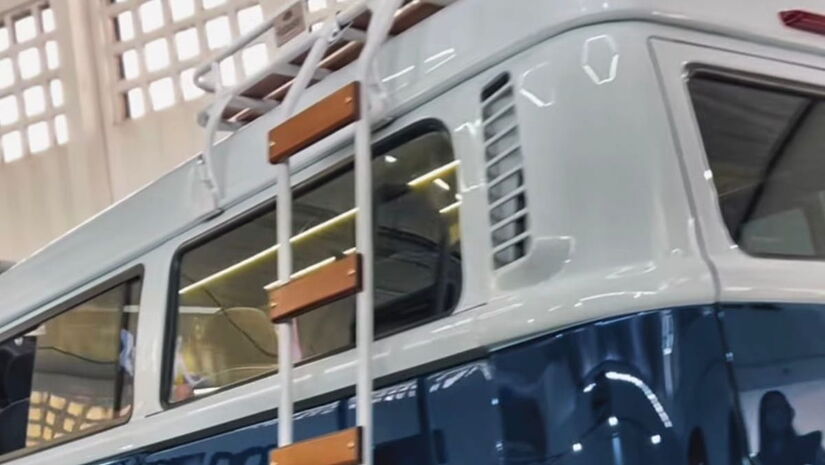 A 'Filomena' é uma releitura da Kombi que a família de Neymar usava no início da carreira do craque para os deslocamentos aos treinos e para o sustento da casa .Reprodução/Redes sociais/@impériodaskombis
