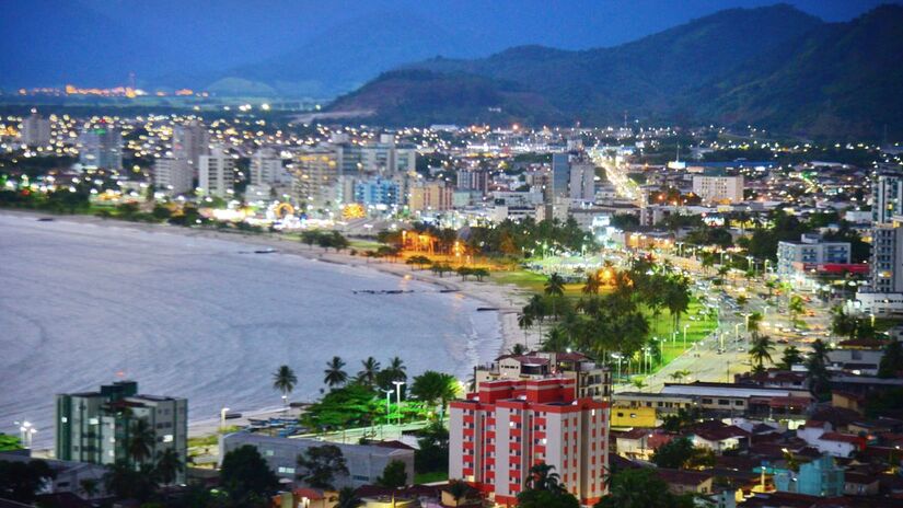 Caraguatatuba permaneceu três dias em trevas, sem qualquer fornecimento de energia, com 436 mortes oficiais, quase 3 mil desabrigados e 10 bairros destruídos e cerca de 30 mil árvores foram arrastadas pelas correntezas (PMC/Divulgação/Imagem Meramente Ilustrativa)