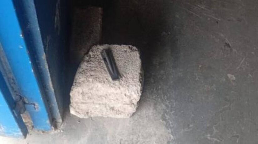 Porta arrombada e ferro entortado marcam nova ação de vandalismo contra patrimônio público em Agenor de Campos /PMM