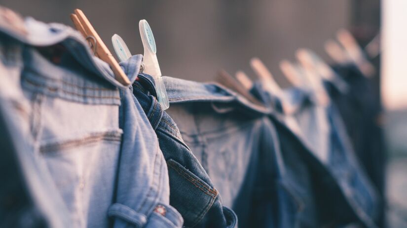 Evite deixar roupas muito tempo na máquina após a lavagem para não criar odor desagradável / Pixabay