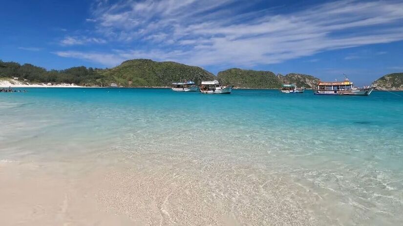 Praia do Farol, em Arraial do Cabo (RJ), foi eleita a mais perfeita do Brasil / Reprodução Youtube/Bruno Costa Arraial